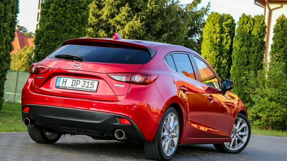 MAZDA 3 -