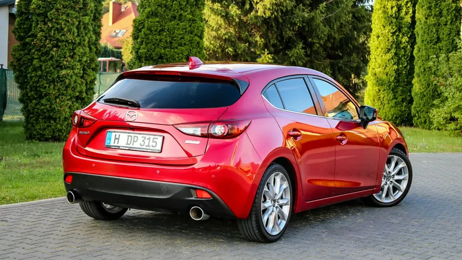 MAZDA 3 -