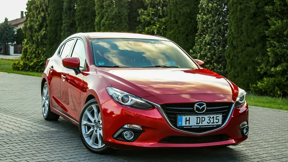 MAZDA 3 -