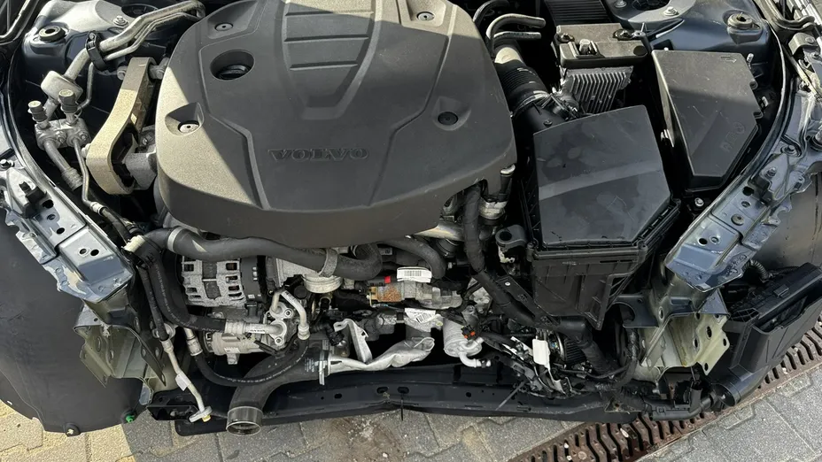 VOLVO V60 -