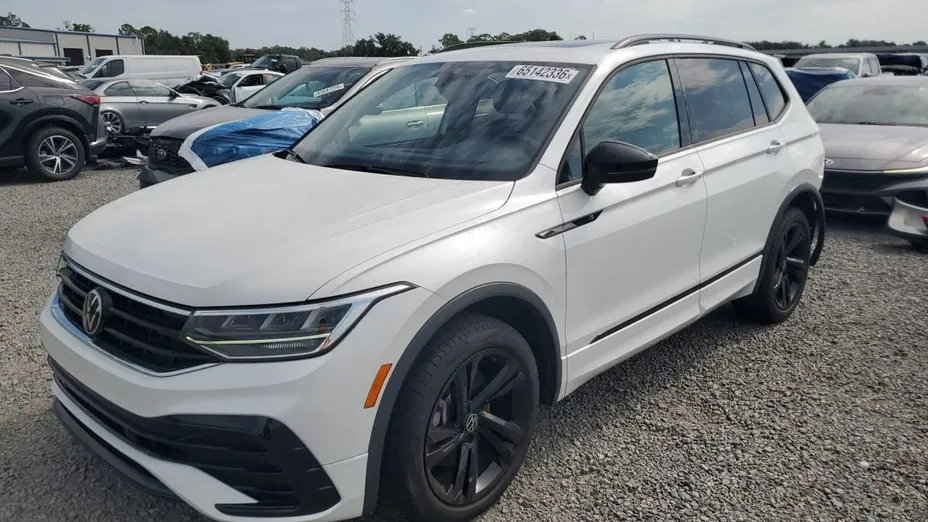 VOLKSWAGEN Tiguan -