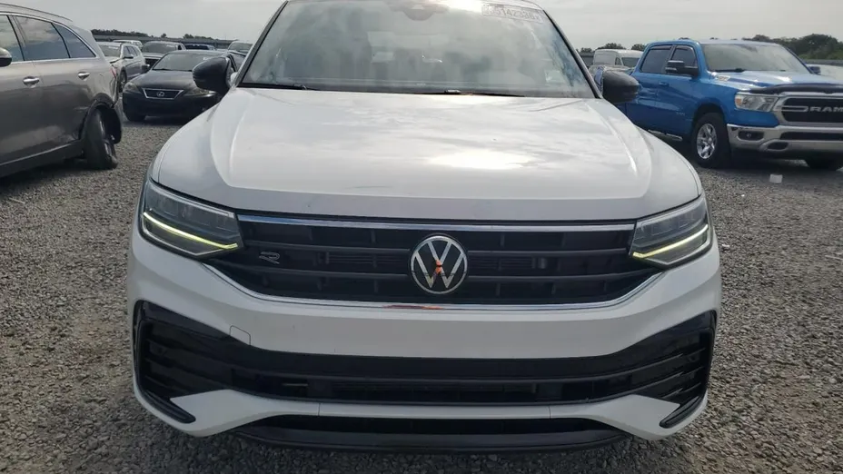 VOLKSWAGEN Tiguan -