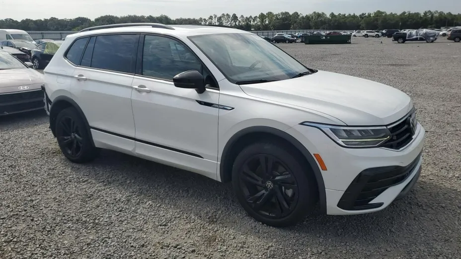 VOLKSWAGEN Tiguan -