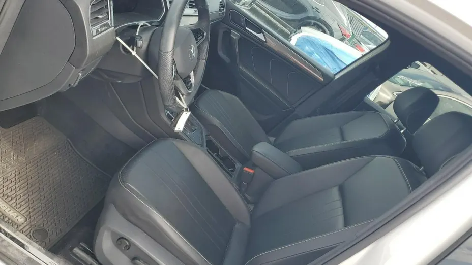VOLKSWAGEN Tiguan -