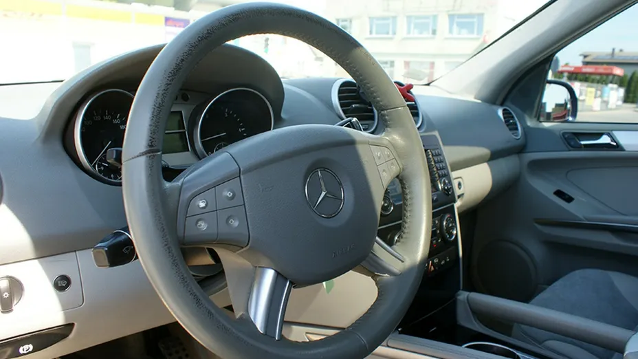 MERCEDES-BENZ ML -