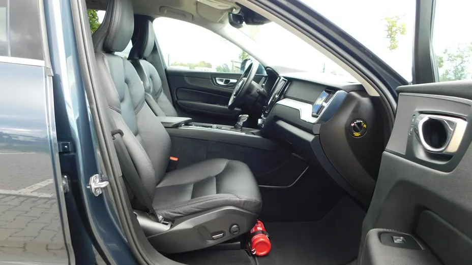 VOLVO XC60 -