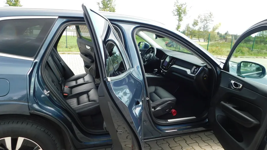 VOLVO XC60 -