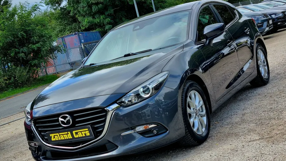 MAZDA 3 -