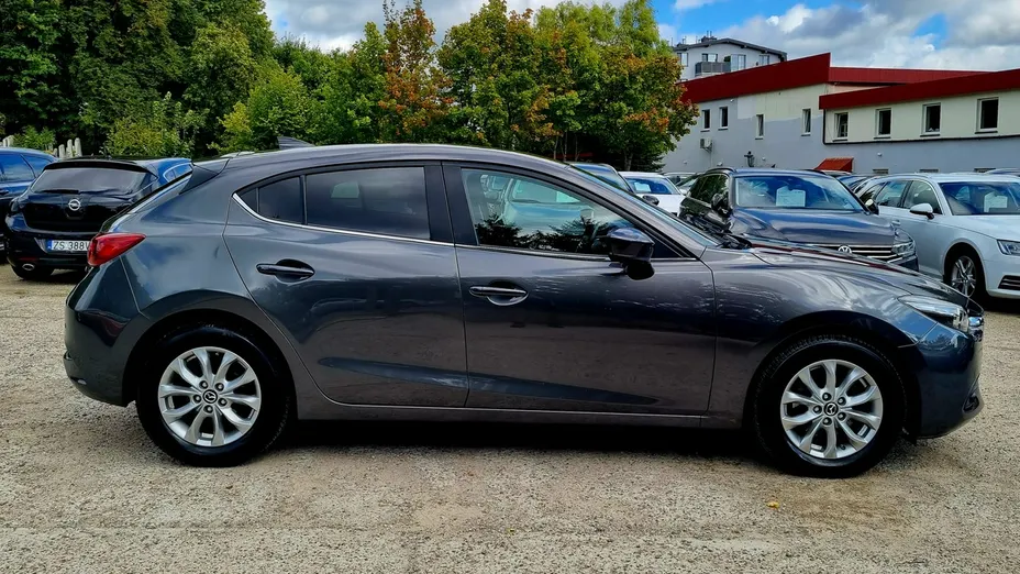 MAZDA 3 -