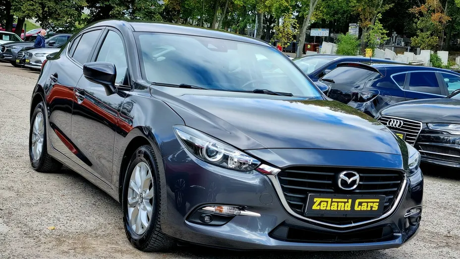 MAZDA 3 -
