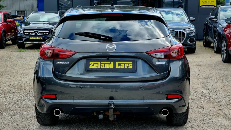 MAZDA 3 -