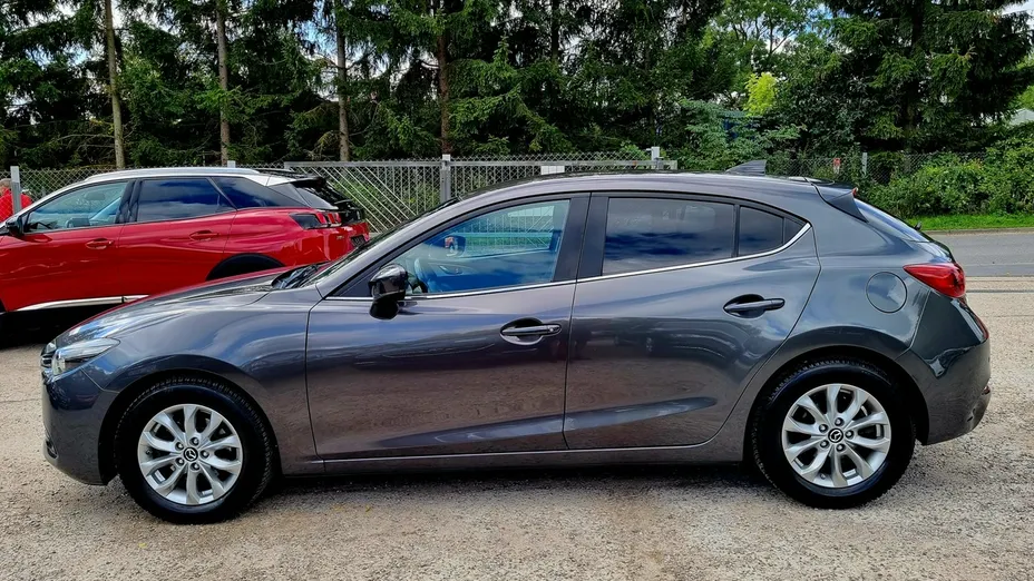 MAZDA 3 -