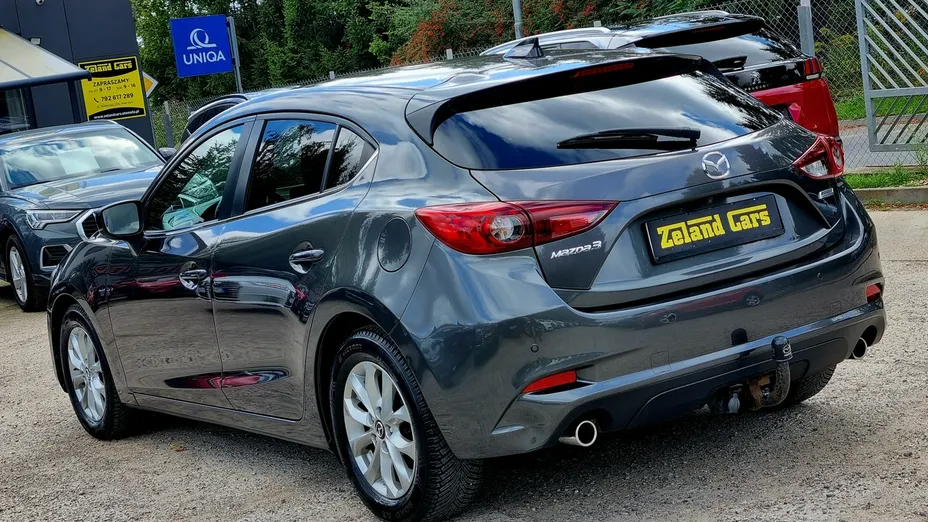 MAZDA 3 -