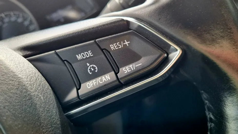 MAZDA 3 -