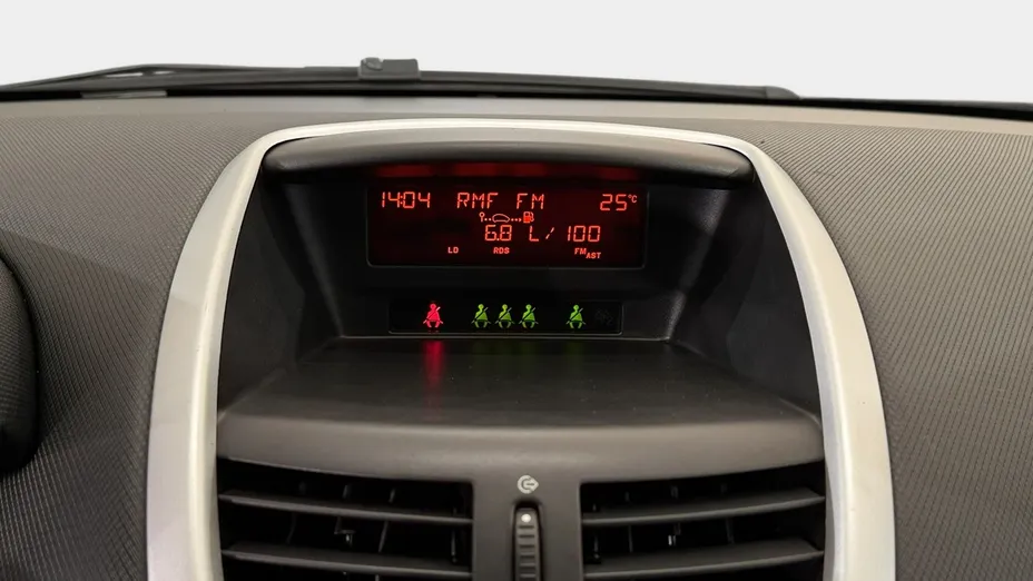 PEUGEOT 207 -