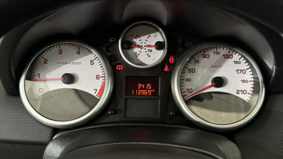 PEUGEOT 207 -