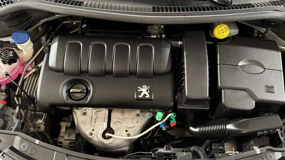 PEUGEOT 207 -