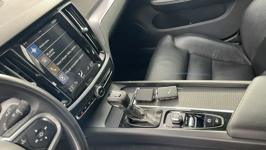 VOLVO V60 -