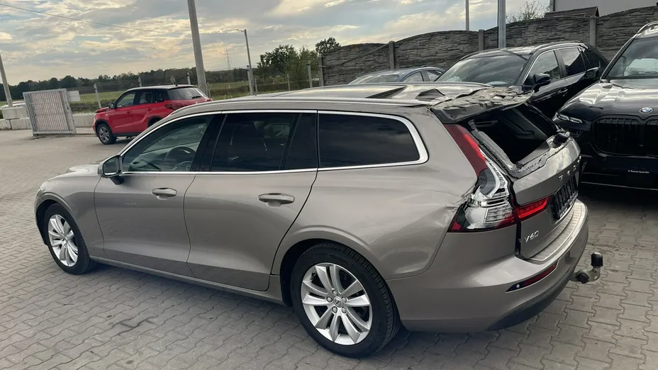 VOLVO V60 -