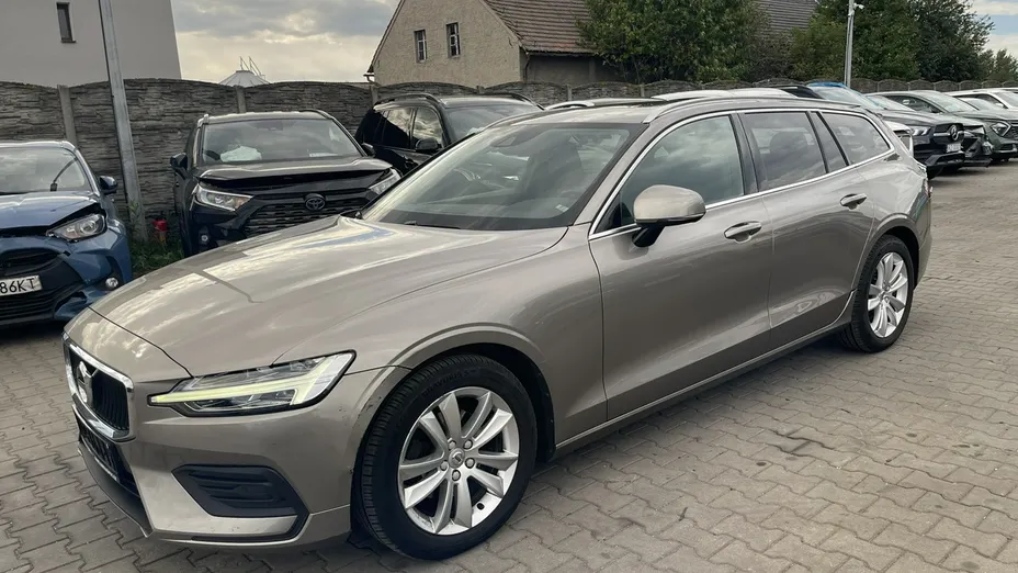 VOLVO V60 -