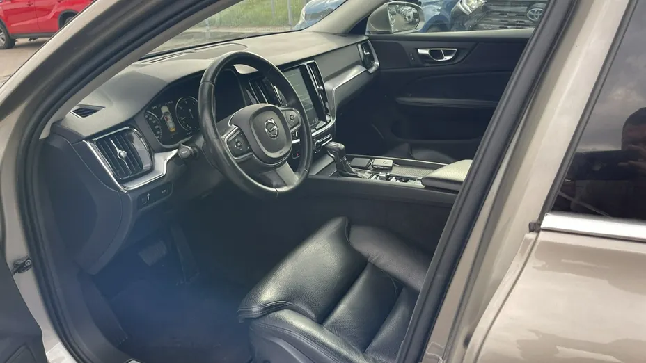 VOLVO V60 -