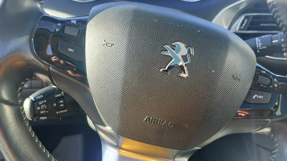 PEUGEOT 308 -