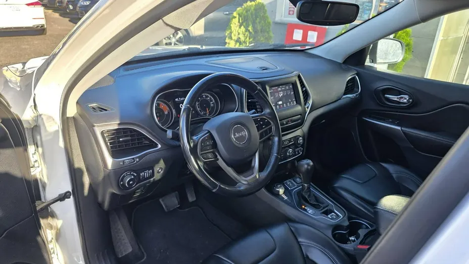 JEEP Cherokee -
