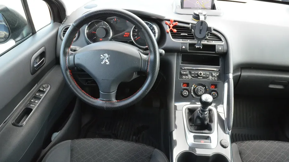 PEUGEOT 3008 -