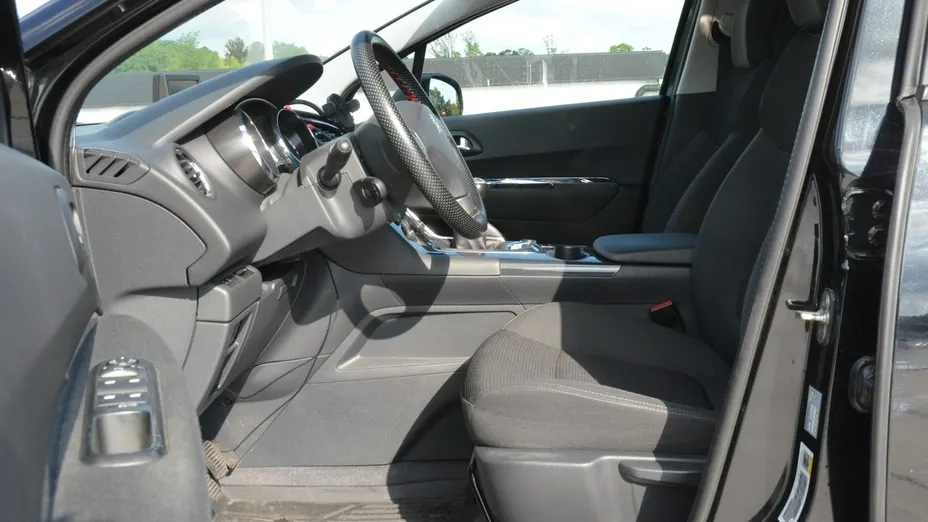 PEUGEOT 3008 -