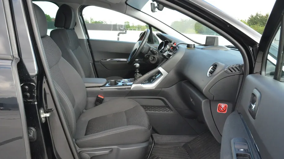 PEUGEOT 3008 -