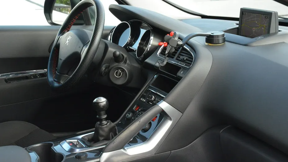 PEUGEOT 3008 -