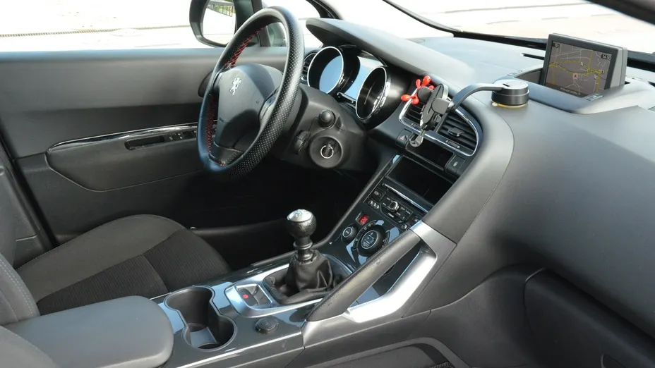PEUGEOT 3008 -