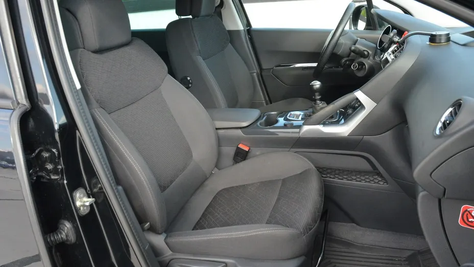 PEUGEOT 3008 -