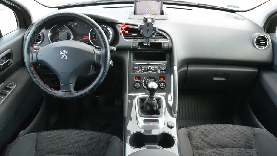 PEUGEOT 3008 -