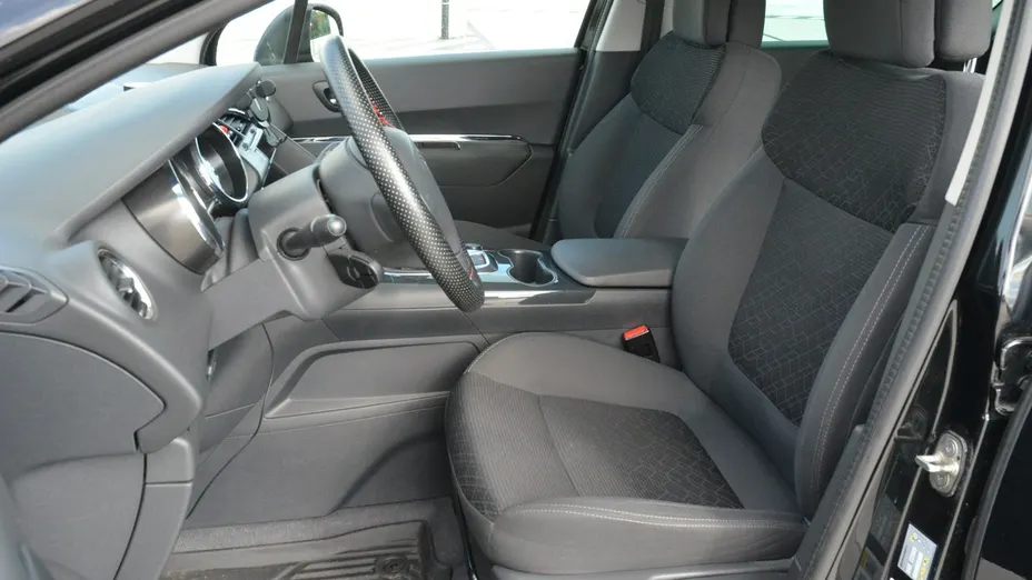 PEUGEOT 3008 -