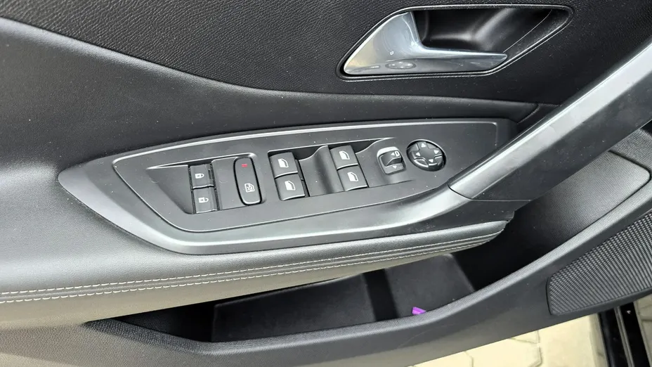 PEUGEOT 308 -