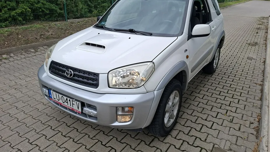 TOYOTA RAV4 -