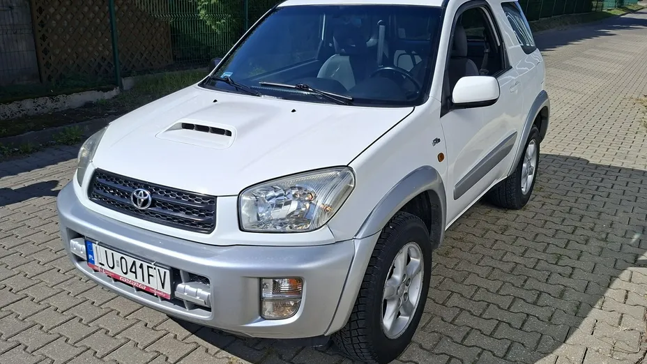TOYOTA RAV4 -