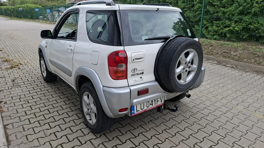 TOYOTA RAV4 -