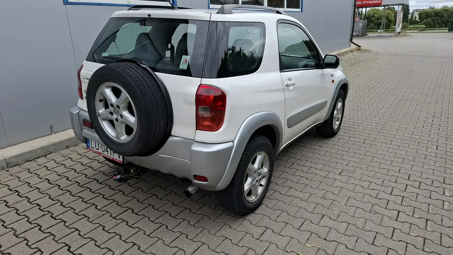 TOYOTA RAV4 -