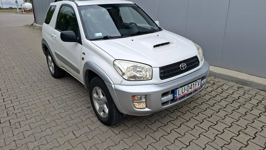 TOYOTA RAV4 -