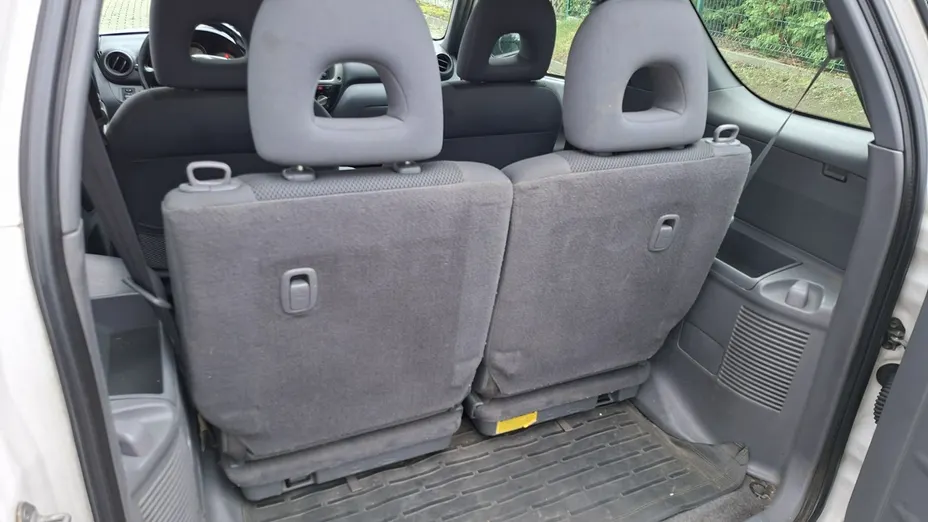TOYOTA RAV4 -