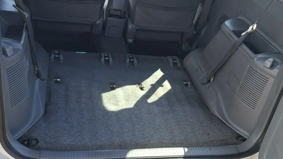 TOYOTA RAV4 -