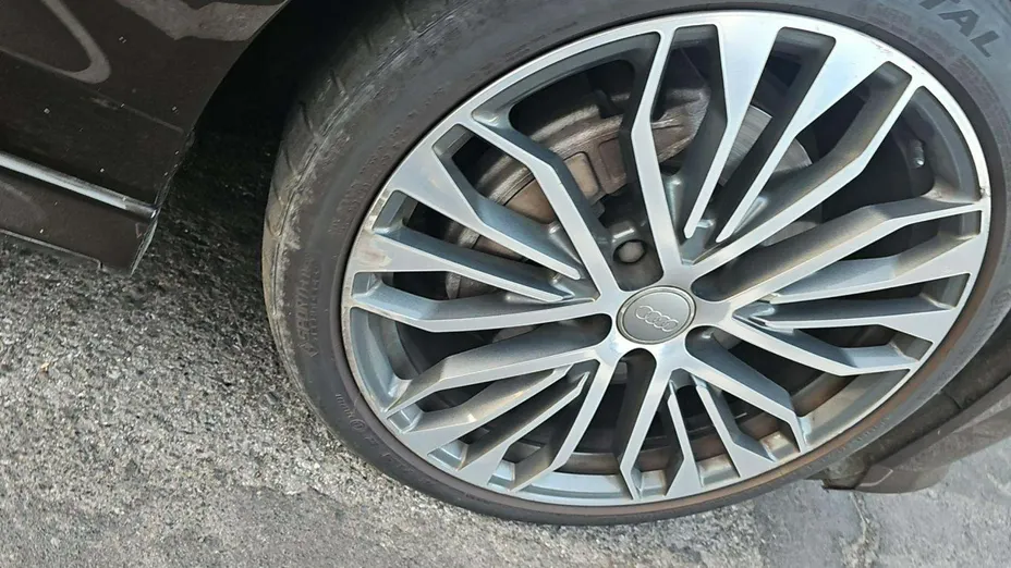 AUDI A6 -