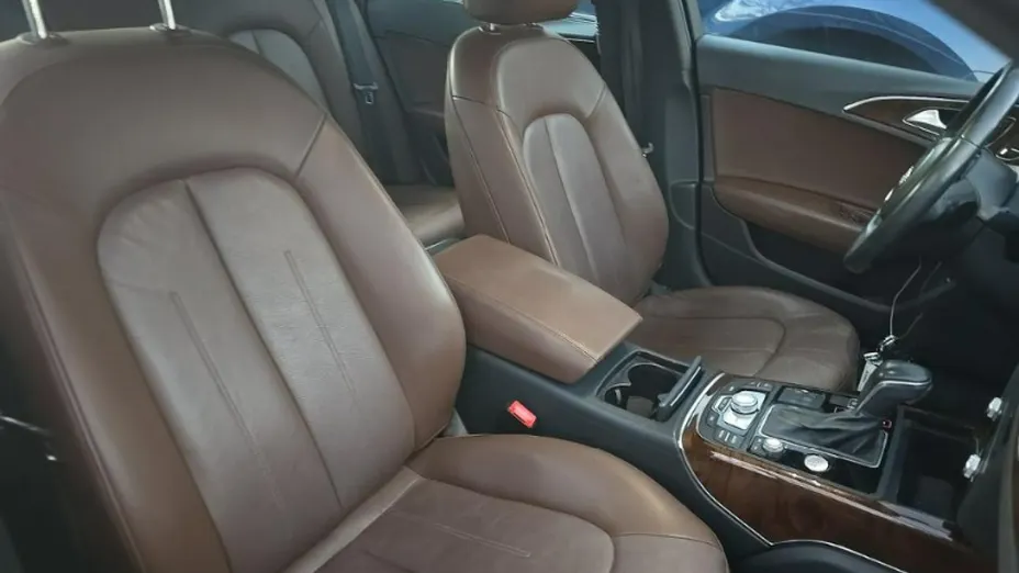AUDI A6 -