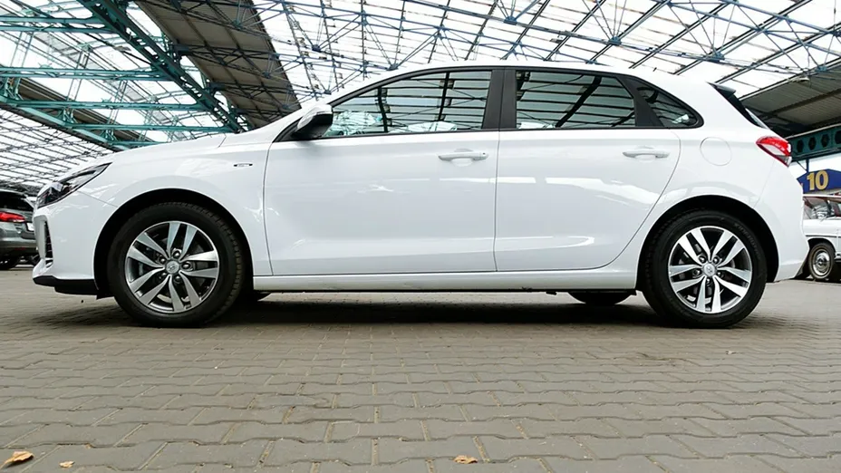 HYUNDAI i30 -