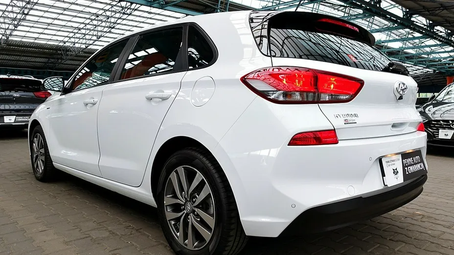 HYUNDAI i30 -