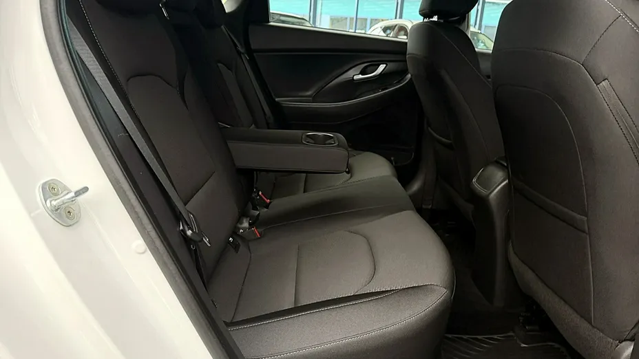 HYUNDAI i30 -