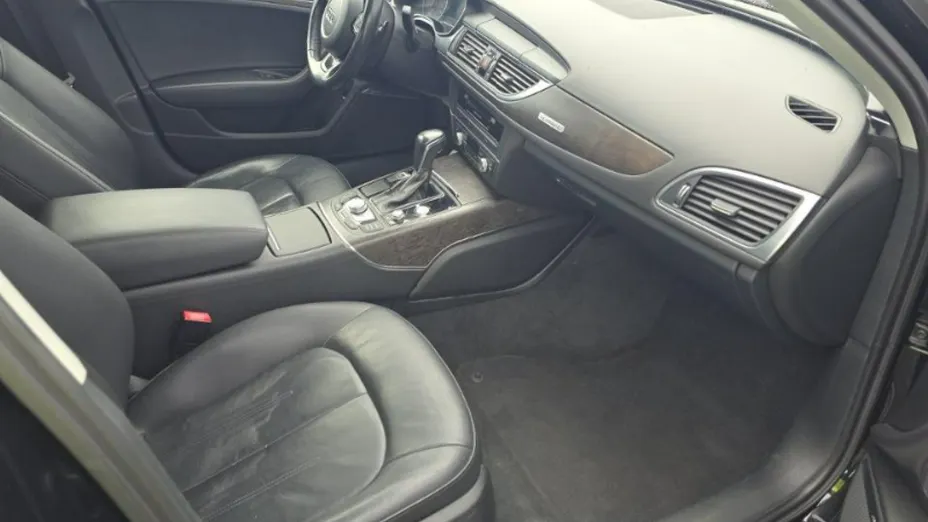 AUDI A6 -
