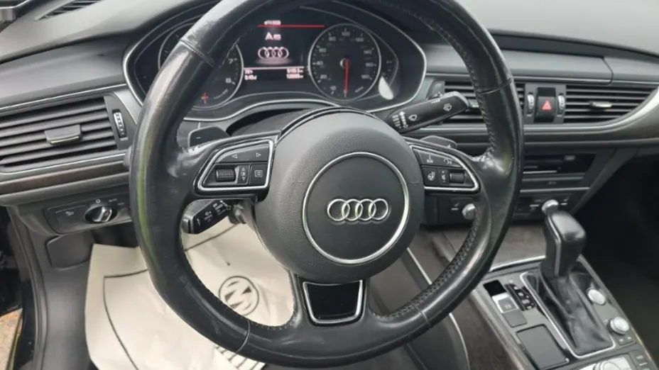 AUDI A6 -